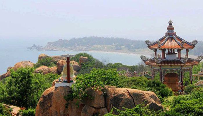Chùa Cổ Thạch, địa điểm cực nổi tiếng của du lịch Tuy Phong