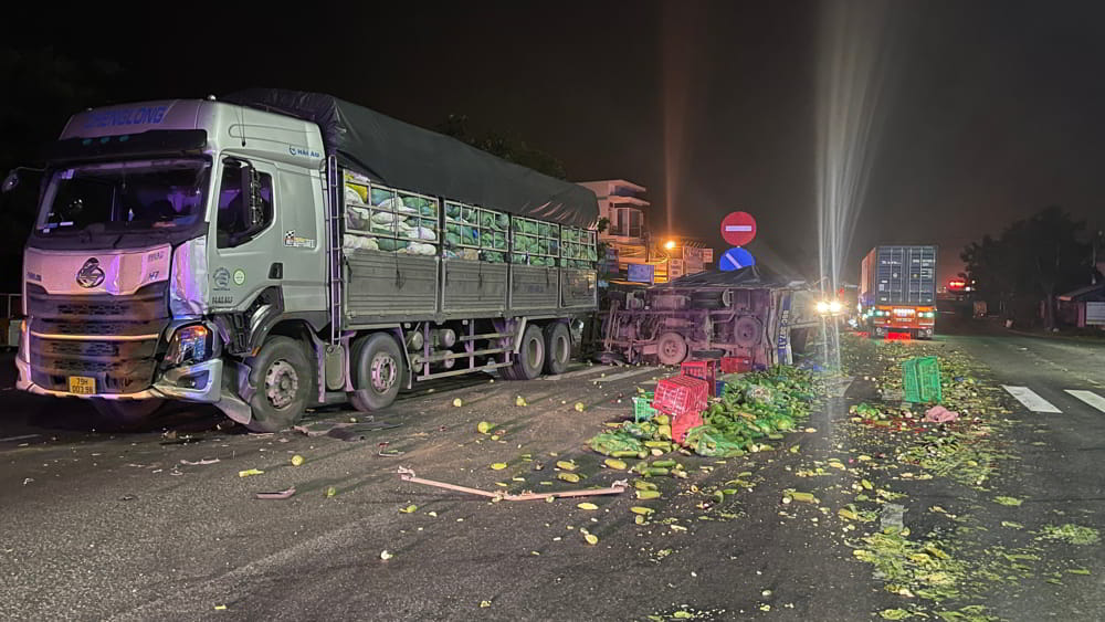 Tai nạn liên hoàn giữa 03 ô tô, 01 người chết - Ảnh: Trần Huỳnh/Báo Bình Thuận