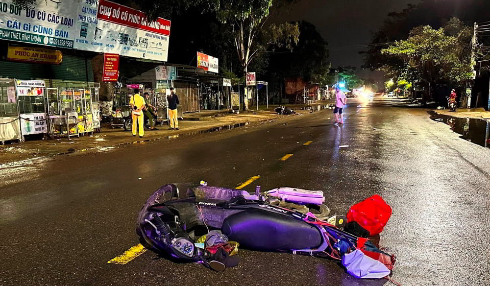 02 xe máy tông nhau, 01 người chết - Ảnh: Lê Phúc/Báo Bình Thuận