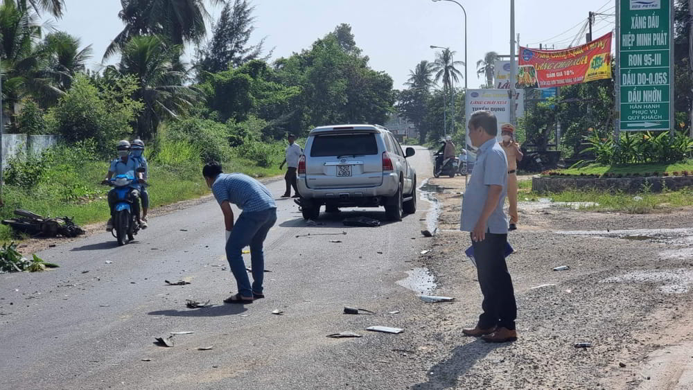 Va chạm với ô tô, một phụ nữ chết tại chỗ - Ảnh: Nguyễn Luân/Báo Bình Thuận