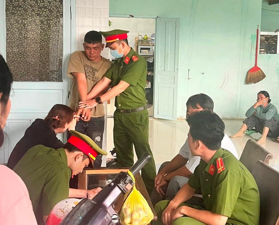 Giấu gần 03 kg thuốc nổ để đánh bắt hải sản - Ảnh: Như Ý/Báo Bình Thuận